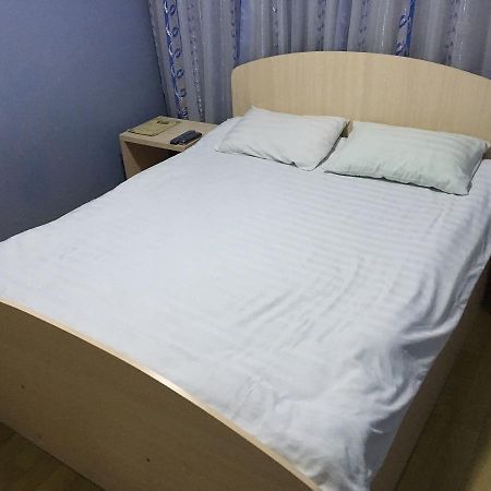 Hostel Ekonom Karagandy Esterno foto