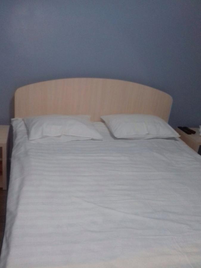 Hostel Ekonom Karagandy Esterno foto
