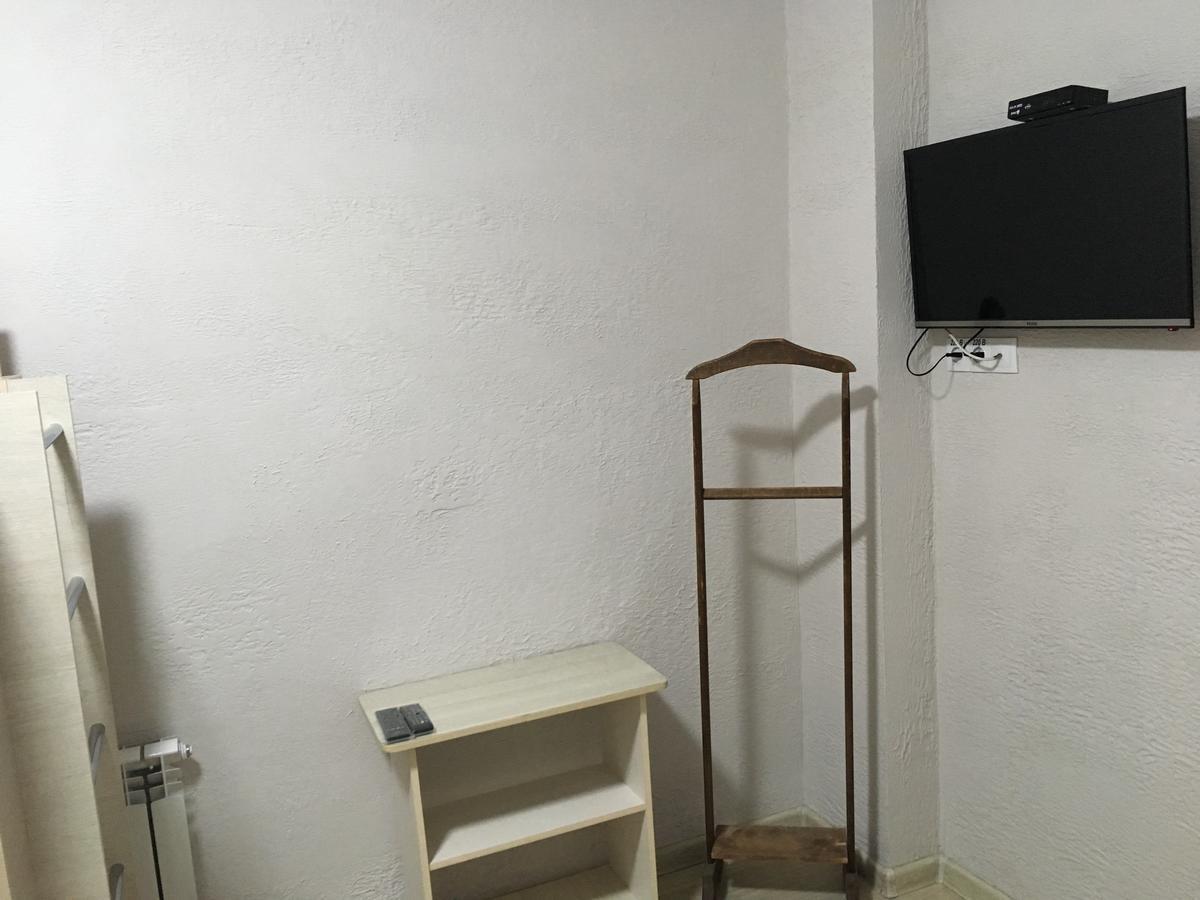 Hostel Ekonom Karagandy Esterno foto