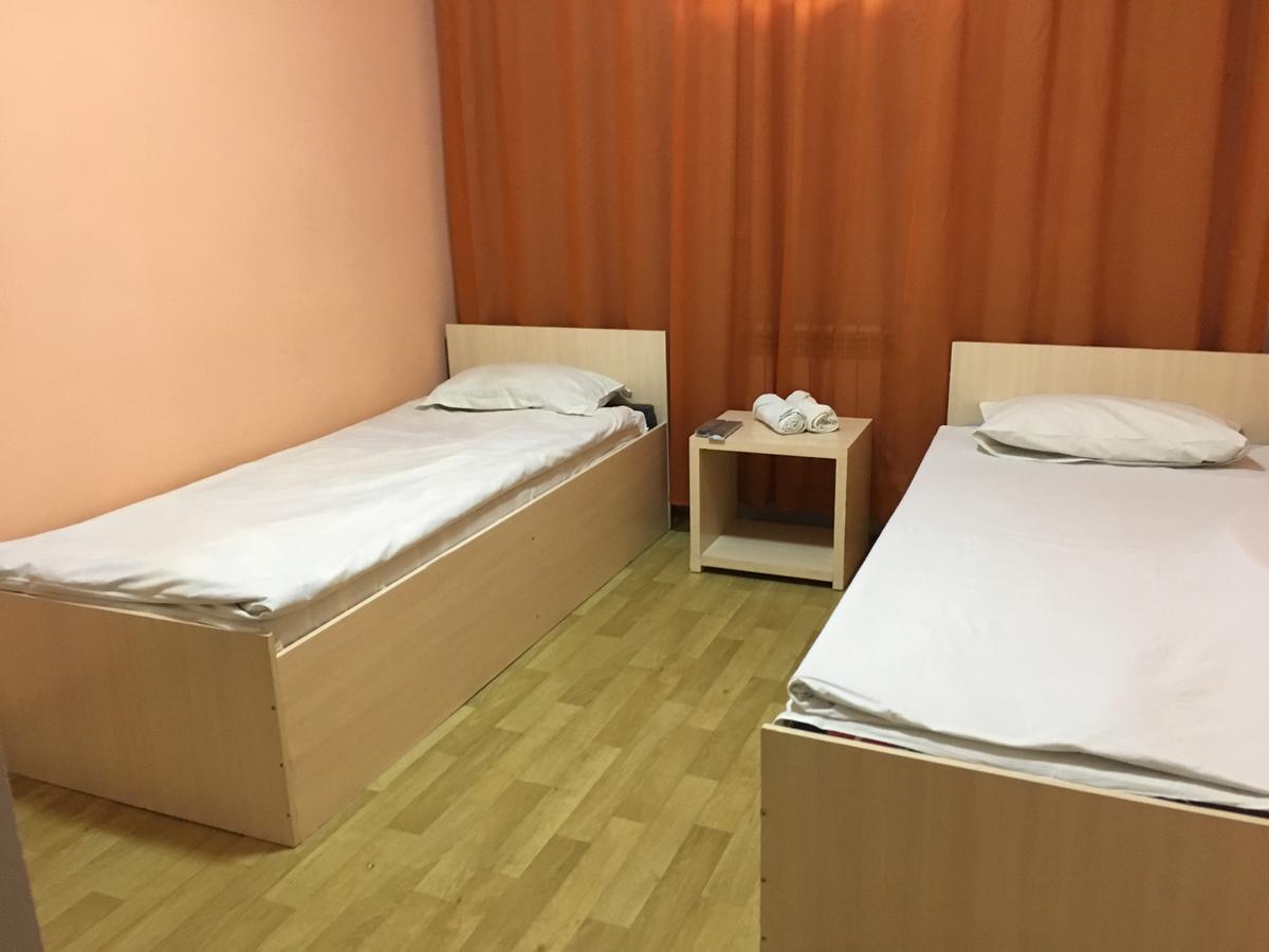 Hostel Ekonom Karagandy Esterno foto