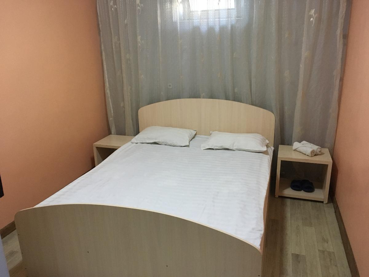 Hostel Ekonom Karagandy Esterno foto